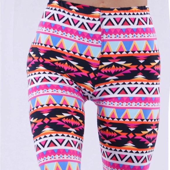 Buttery-soft Aztec print leggings! 😍🥰 - Picture 3 of 4